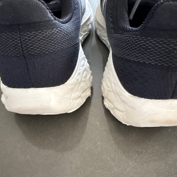 New Balance 880 Sneakers - Picture 4 of 13